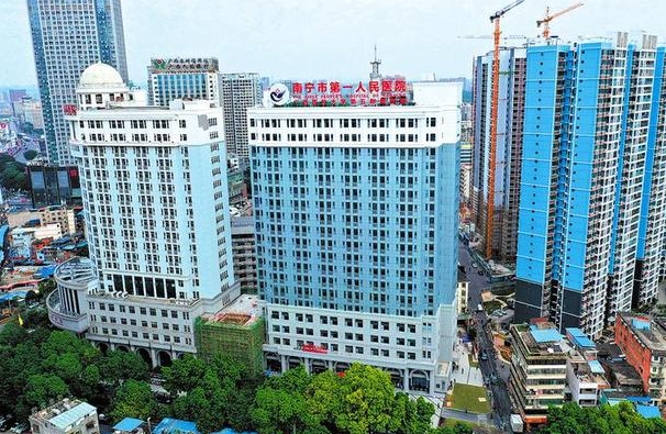 南寧市第一人民醫(yī)院口腔科哪個醫(yī)生好?2024口腔科醫(yī)生如何收費