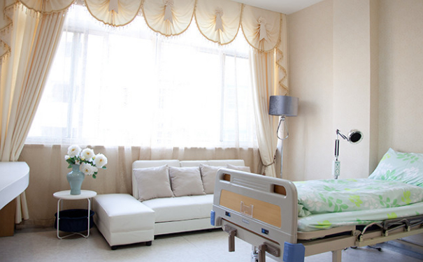 沈陽和平藍(lán)天醫(yī)療美容門診部玻尿酸填充全臉費(fèi)用多少?技術(shù)亮點(diǎn)&術(shù)后半年求美案例