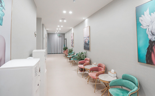 臨?，F(xiàn)代醫(yī)院杯狀耳矯正術(shù)后一年案例揭秘&價(jià)格查詢?