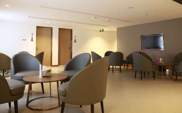 郴州維納斯醫(yī)療美容醫(yī)院頭發(fā)種植價(jià)格多少?技術(shù)評(píng)價(jià)&術(shù)后半年求美案例