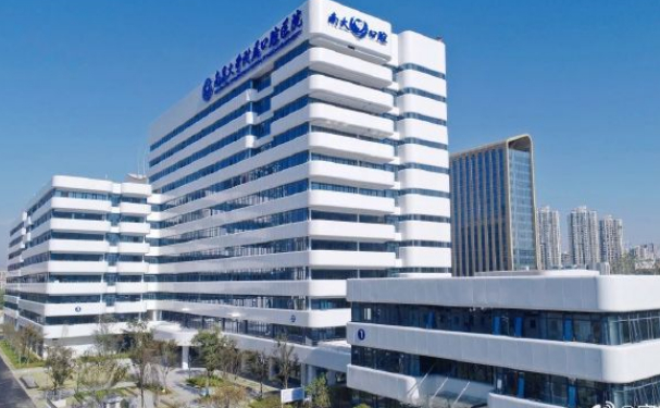 南昌大學附屬口腔醫(yī)院桑婷金屬自鎖牙套矯正技術評價怎么樣?案例欣賞&效果詳情